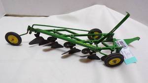 lot 7043 image: JOHN DEERE 4 BOTTOM PLOW