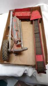 lot 7047 image: RESTORABLE FARM TOYS INCL. HAY ELEVATOR