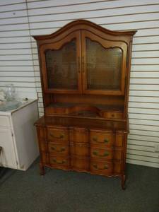 lot 8124 image: 2 piece hutch with leather insert on top of bottom piece with key