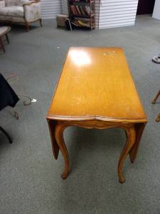 lot 8125 image: Drop leaf table