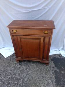 lot 8140 image: Pennsylvania House cabinet