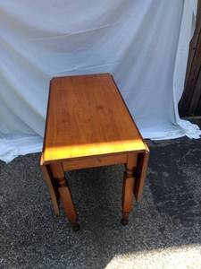 lot 8146 image: Walnut drop leaf table