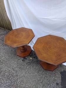 lot 8148 image: Pair Henredon custom folio one side tables