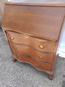lot 8149 image: Vintage drop front desk