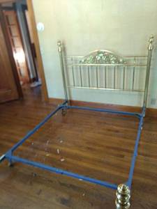 lot 8153 image: Brass bed
