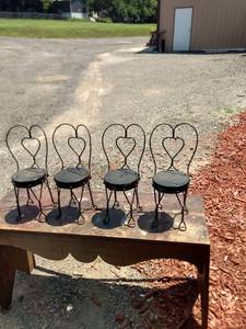 lot 8164 image: 4 - 17 in tall metal parlor chairs