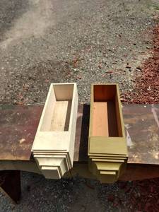 lot 8168 image: 2 vintage wood shelves 22 in tall 6 in wide and 6 in deep