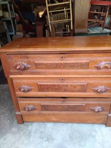 lot 8169 image: 3 drawer antique dresser 1 pull is broken