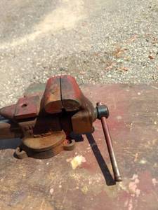 lot 8176 image: Desmond Stephan company urbania Ohio simplex utility number 300 vise