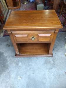 lot 8187 image: wood end table 23 in wide 16 in deep 25 in tall