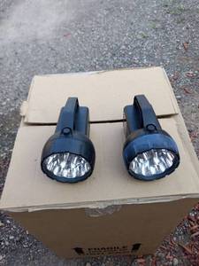 lot 8191 image: 2 LED flashlights both work