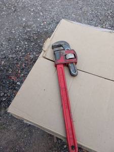 lot 8192 image: companiom 18in pipe wrench