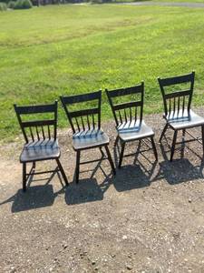 lot 8200 image: 4 country style chairs