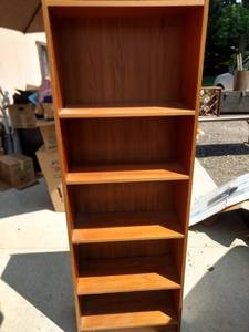 lot 8204 image: 5 shelf bookshelf
