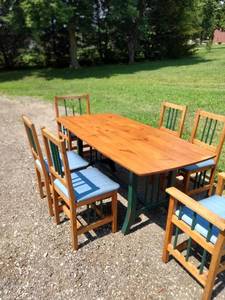 lot 8211 image: Country style table 6 ft long 3 foot wide and 6 chairs has two captains chairs and four sides chairs