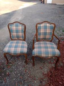 lot 8216 image: 2 matching color chairs one captains chair and one side