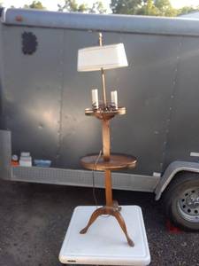 lot 8218 image: vintage lamp table with tan lamp shade