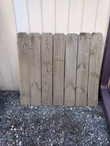 lot 8226 image: used wood panel gate 38 12 in wide by 36 in tall