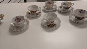 lot 9222 image: 6 cups and saucers
