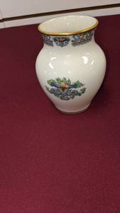 lot 9226 image: Lenox vase