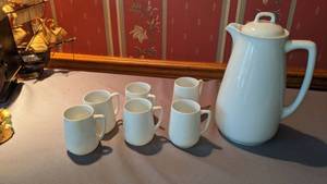 lot 9266 image: coffee keeper and six cups
