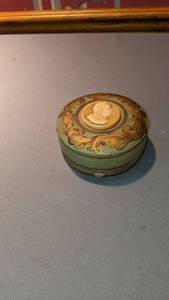 lot 9289 image: wooden trinket box