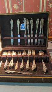 lot 9294 image: 54 pieces silver plate