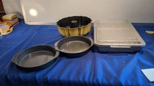 lot 9314 image: cake pans