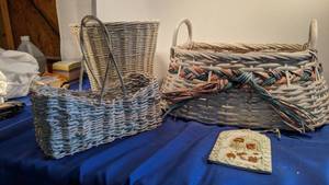 lot 9329 image: white wicker baskets