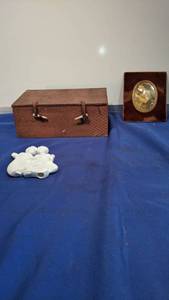 lot 9350 image: vintage keepsake box picture and havlland trumpeing angels