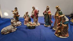lot 9379 image: 9 piece Nativity set