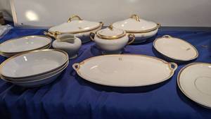 lot 9381 image: 16-piece china soup set g o a France
