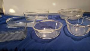 lot 9384 image: three casserole dishes and three bread dishes