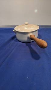 lot 9390 image: porcelain gravy pan