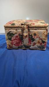 lot 9412 image: sewing box with thread and sewing machine needles