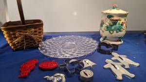 lot 9416 image: cookie jar cutters cookie platter and basket