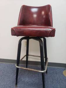 lot 786120 image: Retro Swivel Barstool - Red