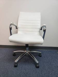 lot 786121 image: Roller Office Chair - White