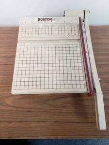 lot 786132 image: Vintage Boston 2610 Paper Cutter Slicer Guillotine Style Wood