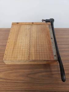 lot 786133 image: Ideal School Supply Co. Vintage Paper Cutter