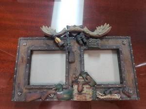 lot 786140 image: Hunting Themed Picture Frame
