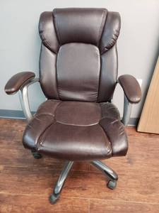 lot 786141 image: Klinger Executive Chair