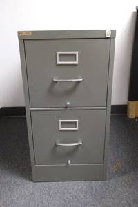 lot 786156 image: Metal Filing Cabinet - Gray (no key)