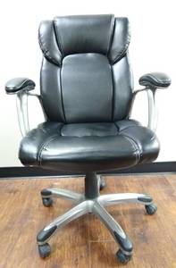 lot 786158 image: Global Furniture Executive Office Chair