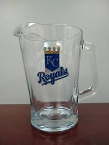lot 786178 image: Royals Glass Beer Pitcher 60 oz