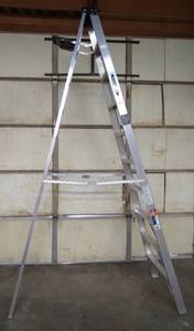 lot 786204 image: Werner 10 Aluminum Step Ladder