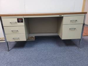 lot 7861019 image: Metal 5 Drawer Desk with Wood Top