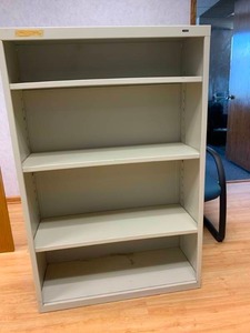 lot 2781 image: Tennsco office metal book shelf