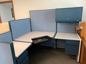 lot 2791 image: Office work station