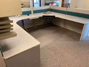 lot 2819 image: Office U shaped desk with 1 overhead
